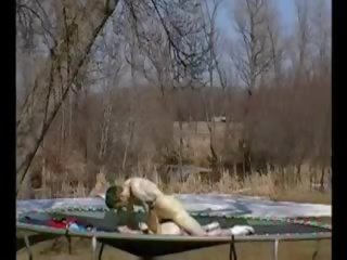 Amateur trampoline sexe outsidehuge bite pistes à cri